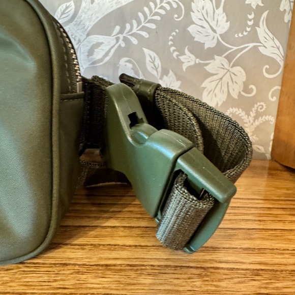 *NWT* Tory Burch Virginia Nylon Belt Bag Olive Green - Picture 7 of 17